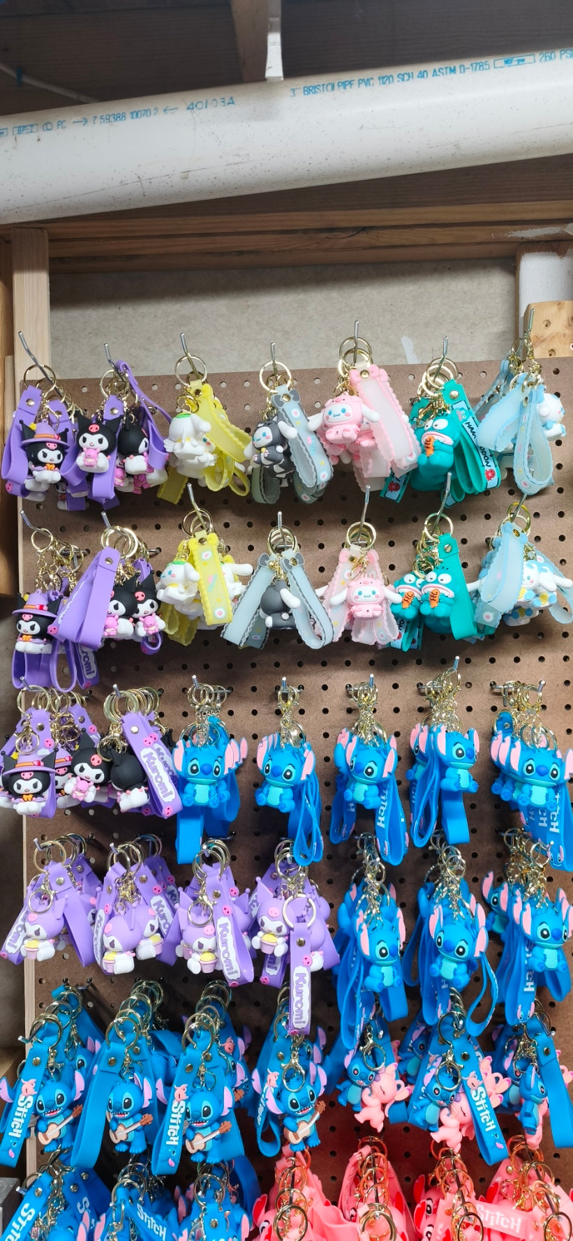 10 PACK RANDOM CHARACTER PREMIUM KEYCHAIN