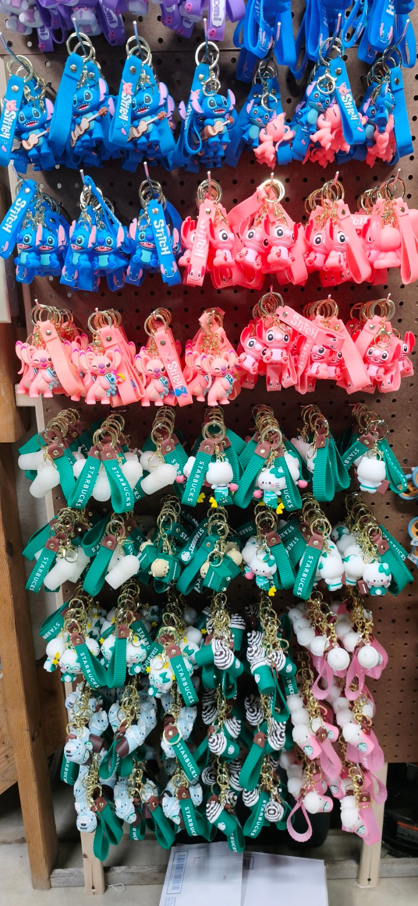 10 PACK RANDOM CHARACTER PREMIUM KEYCHAIN