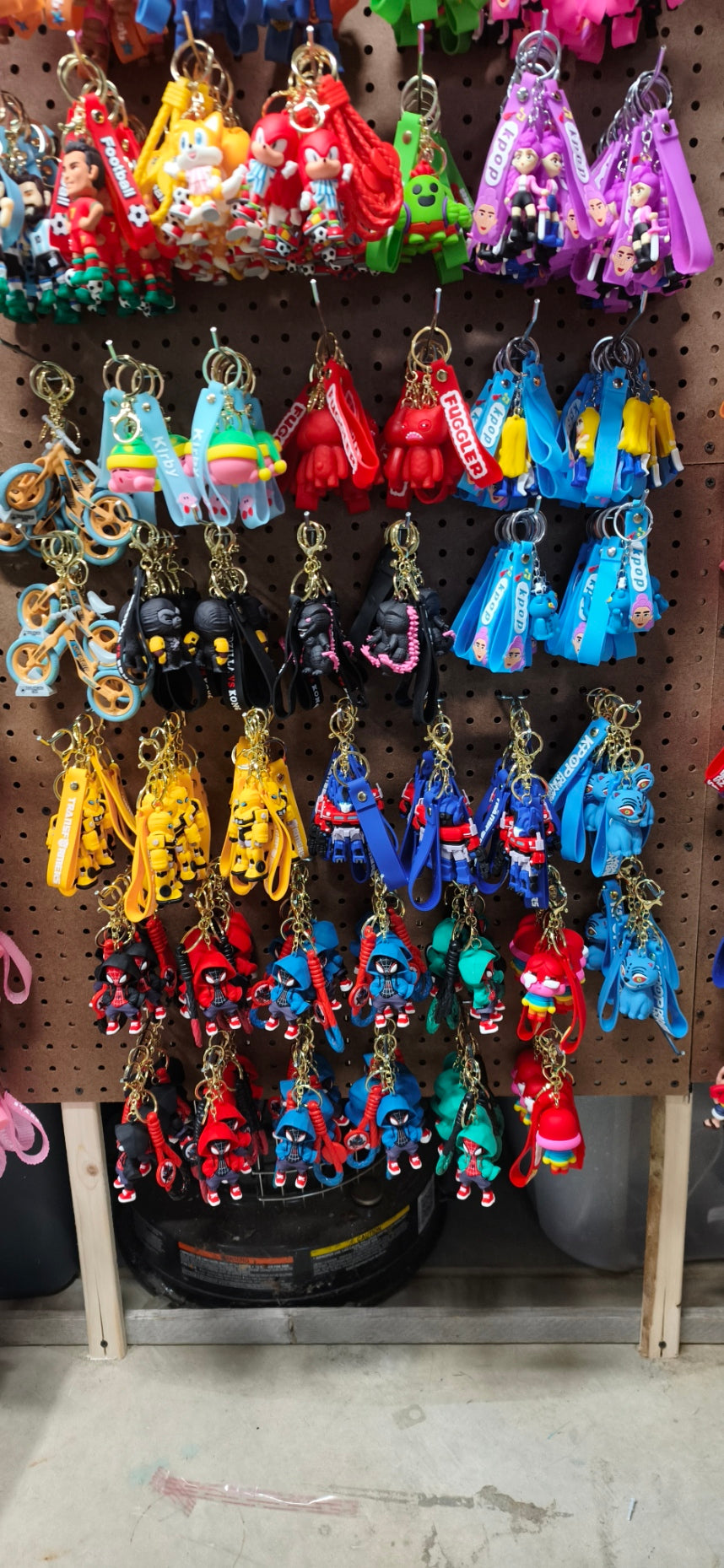 10 PACK RANDOM CHARACTER PREMIUM KEYCHAIN