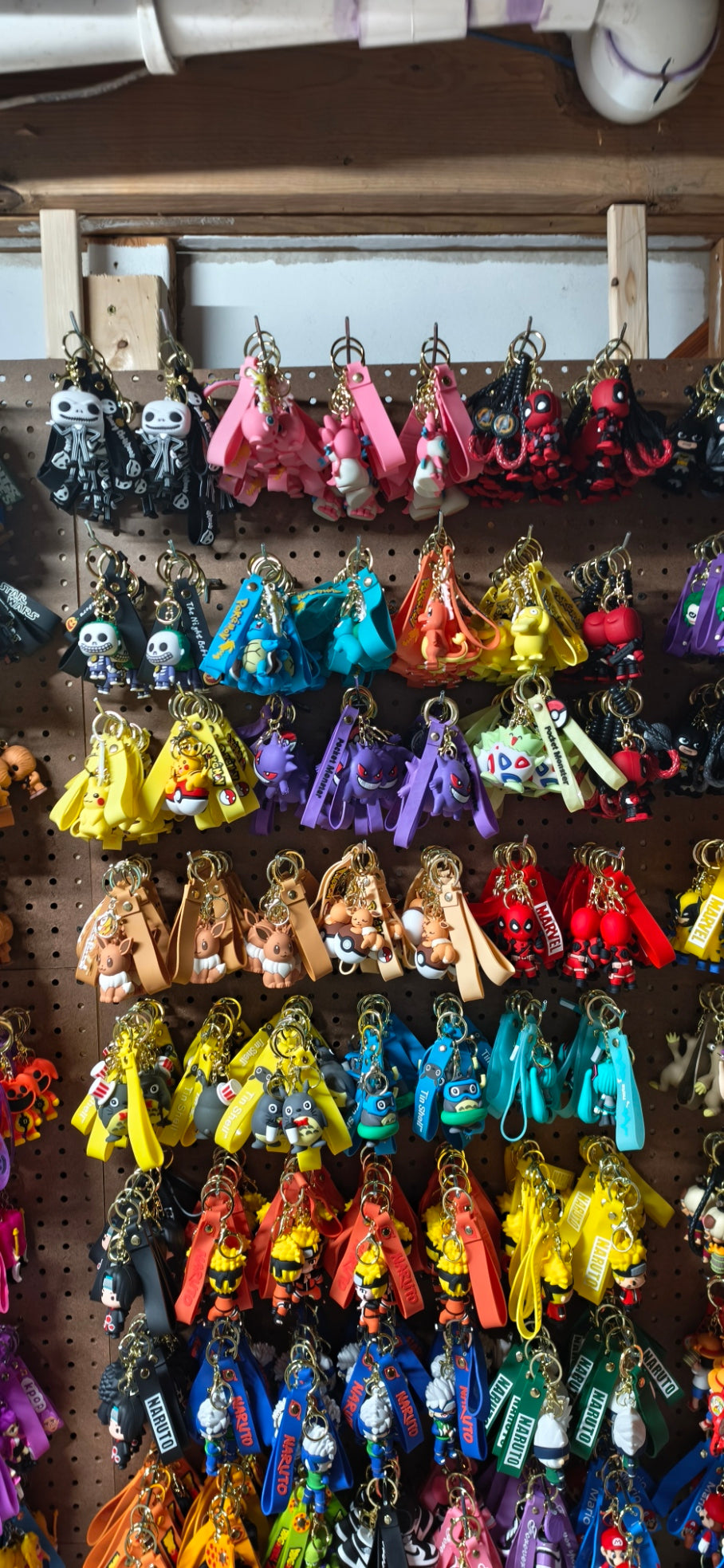 10 PACK RANDOM CHARACTER PREMIUM KEYCHAIN