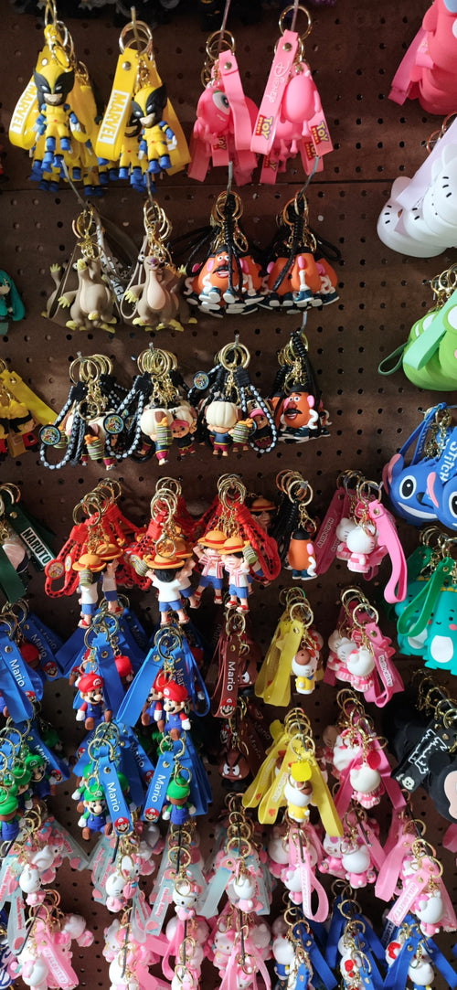 10 PACK RANDOM CHARACTER PREMIUM KEYCHAIN